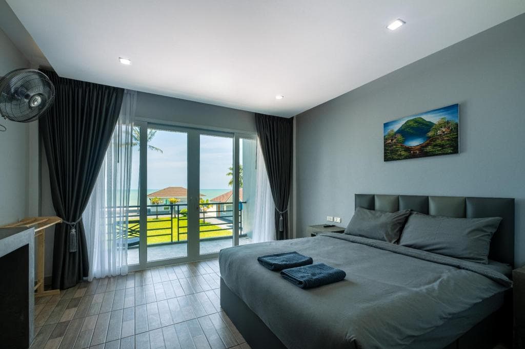 Gust 202 — Deluxe Family Room - Garden View