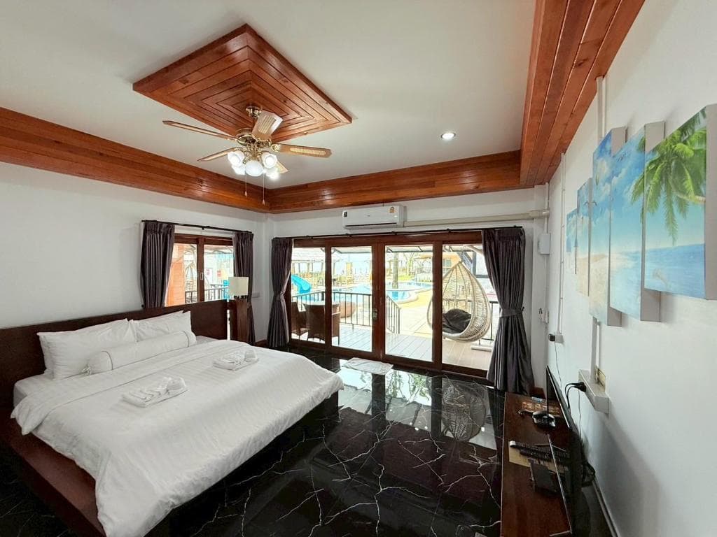 Gust 404 — Deluxe Double - Garden View